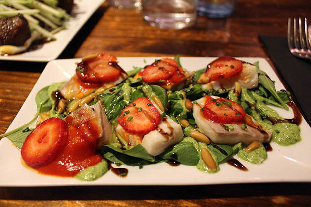 pepita strawberry salad