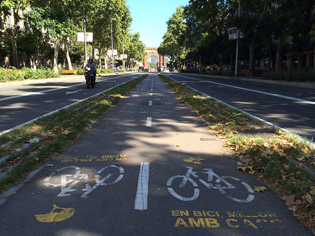 Cycle lanes in Barcelona map info and tips