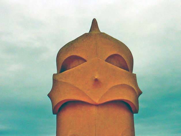 pedrera shimney in shape of a knight, Barcelona with children