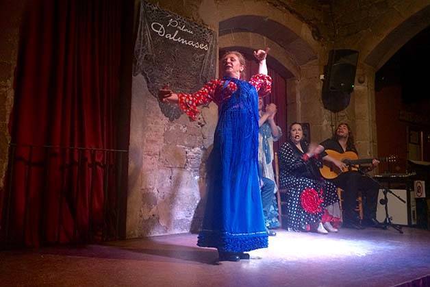 flamenco performance in Barcelona dancer