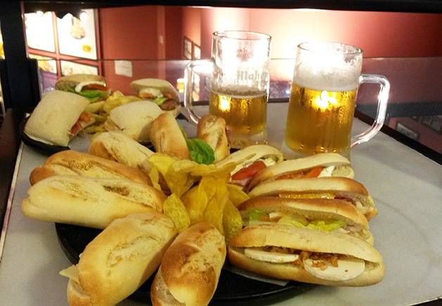 100 montaditos sandwich and beer