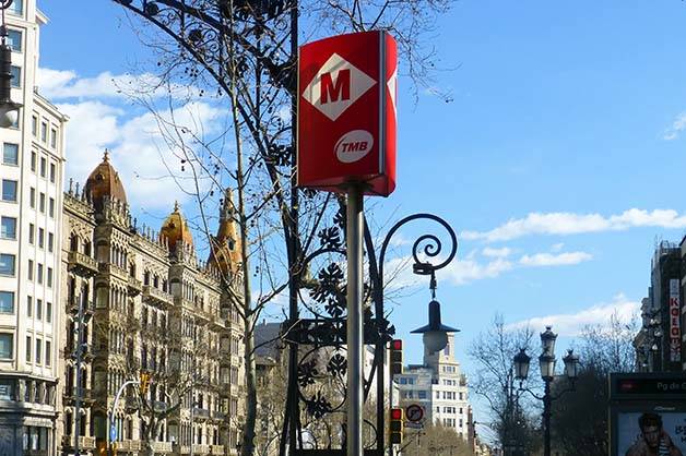 Barcelona metro signal