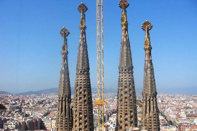 tours Sagrada Familia queueing