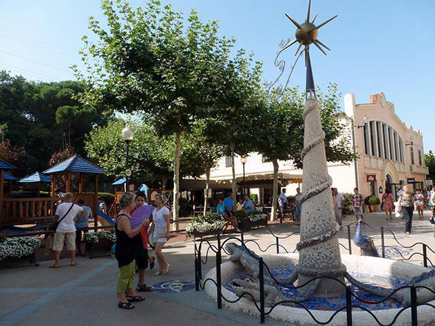 Roca Village fountain