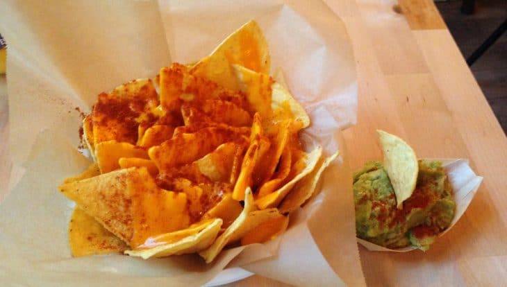 Châtelet nachos with cheese and guacamole