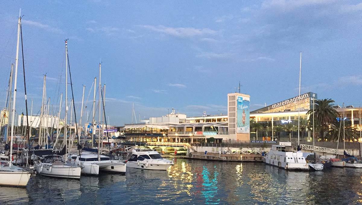 Maremagnum: a shopping centre with views of the sea and the port of Barcelona