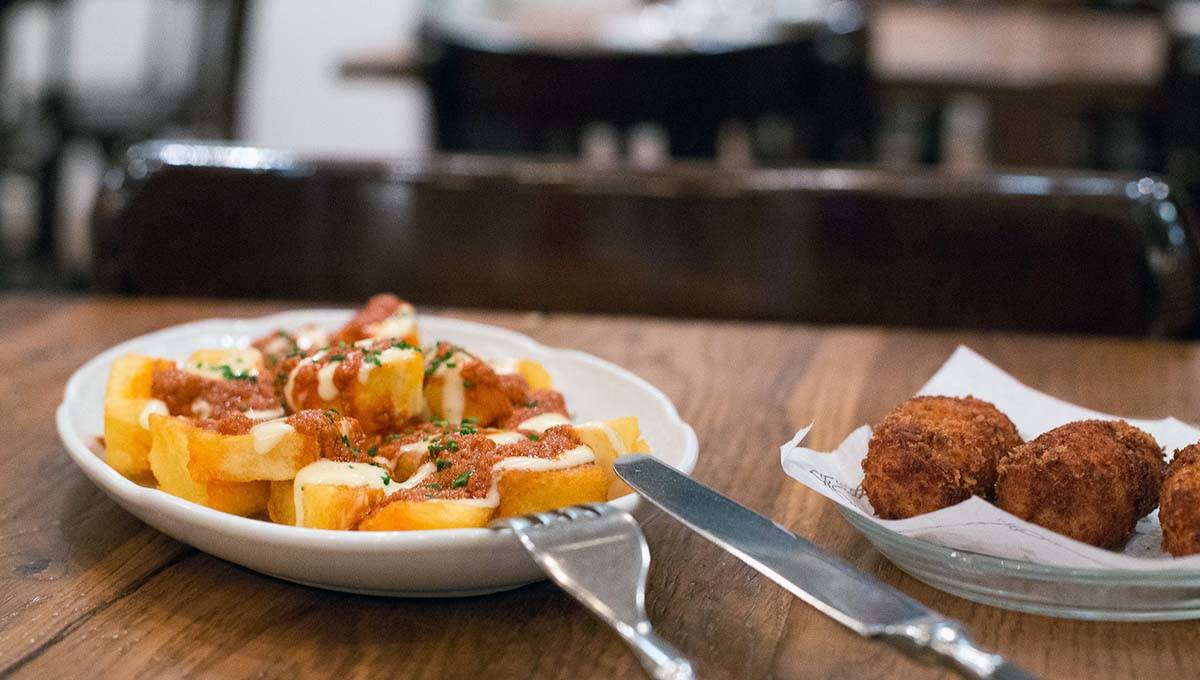 patatas bravas at bodega la puntual