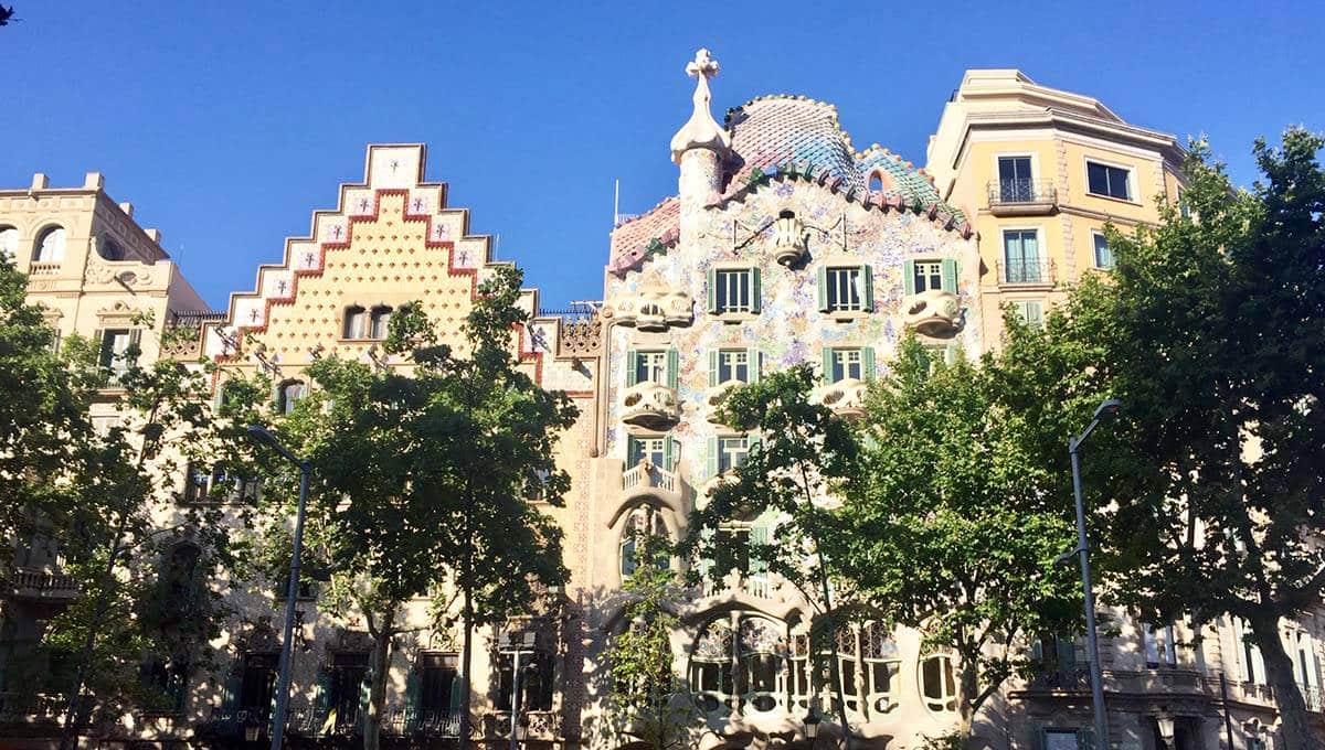 guided tour gaudi modernism